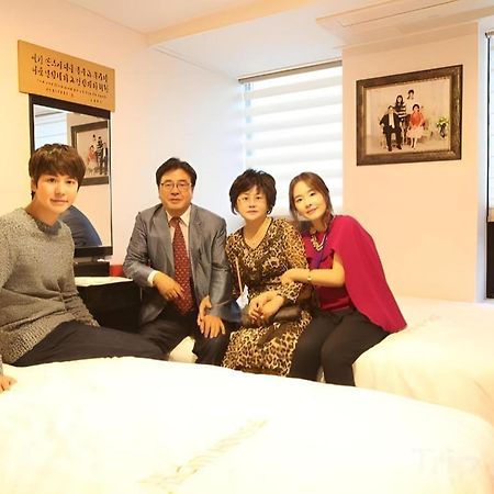 Hotel Myeongdong Mom House Seúl Exterior foto