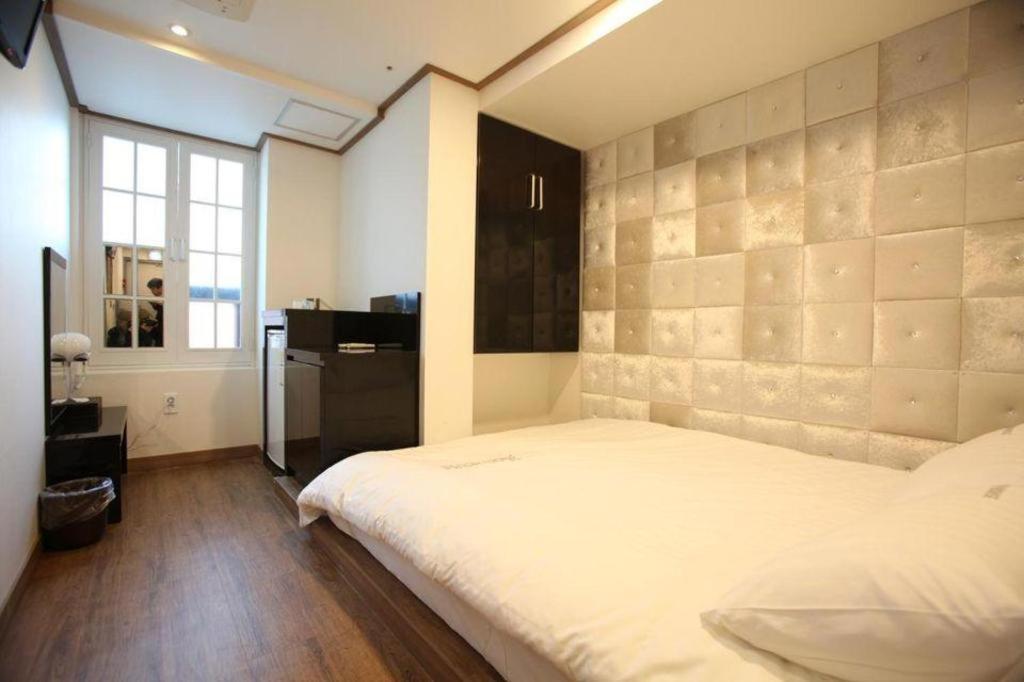 Hotel Myeongdong Mom House Seúl Exterior foto