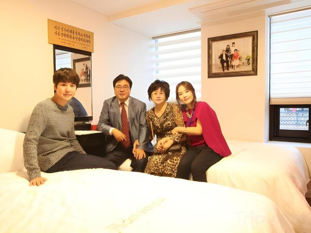 Hotel Myeongdong Mom House Seúl Exterior foto