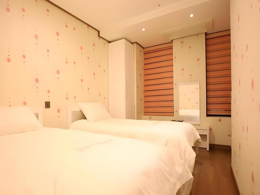 Hotel Myeongdong Mom House Seúl Exterior foto