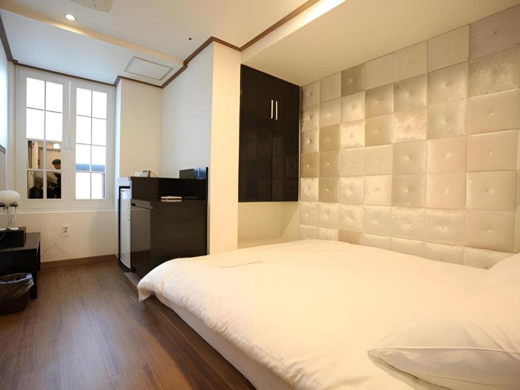 Hotel Myeongdong Mom House Seúl Exterior foto