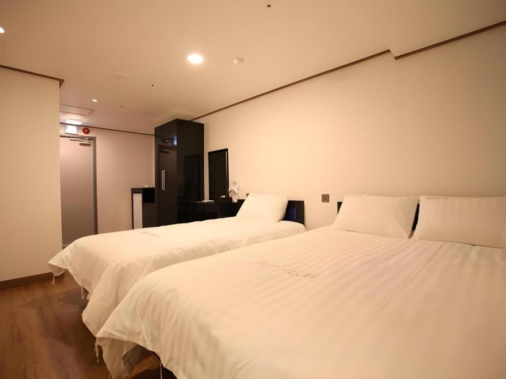 Hotel Myeongdong Mom House Seúl Exterior foto