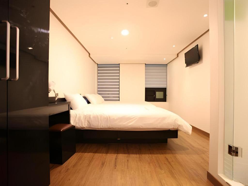 Hotel Myeongdong Mom House Seúl Exterior foto