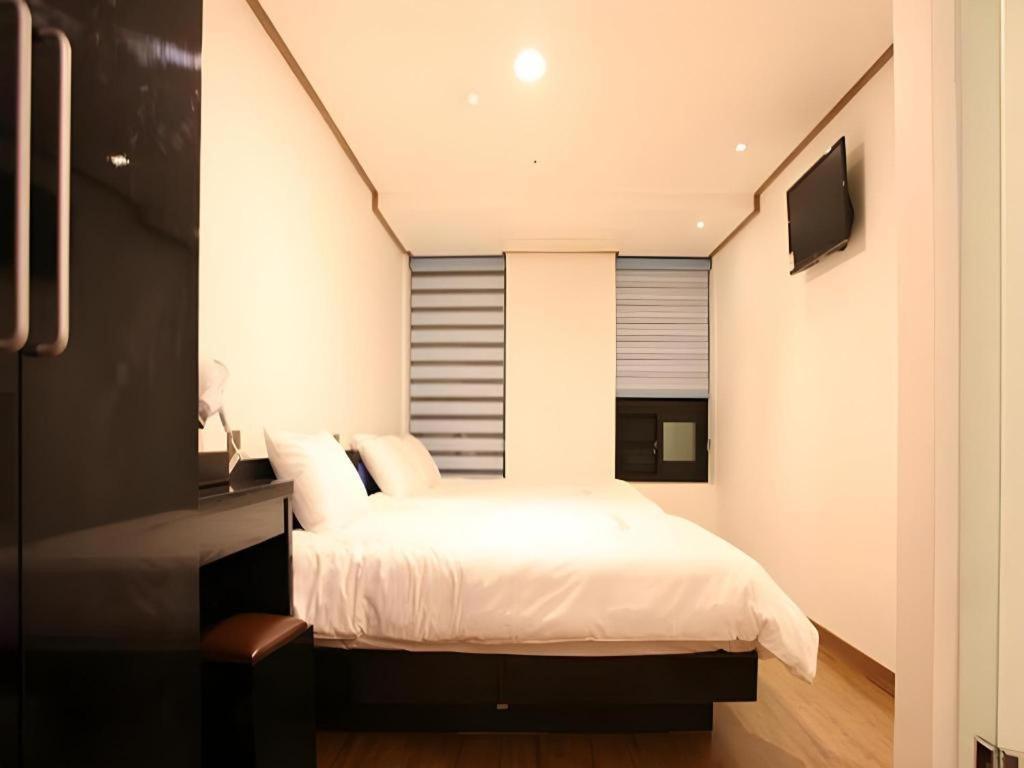 Hotel Myeongdong Mom House Seúl Exterior foto