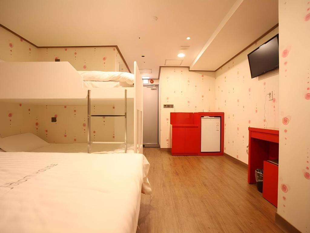 Hotel Myeongdong Mom House Seúl Exterior foto