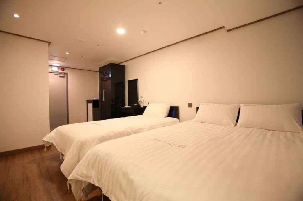 Hotel Myeongdong Mom House Seúl Exterior foto